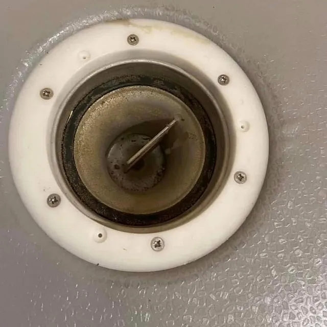 Detalje av membran lagt rundt sluk